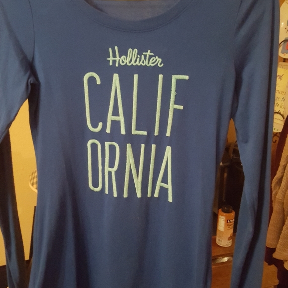 Hollister Long Sleeve t-shirt - Picture 2 of 2